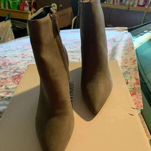 Calvin Klein Womens Ankle Boots with Heals Size 6 M